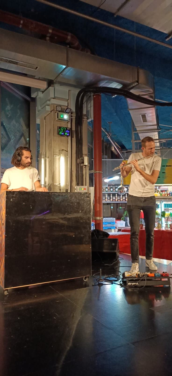 Bouazza en DJ set avec flûte live