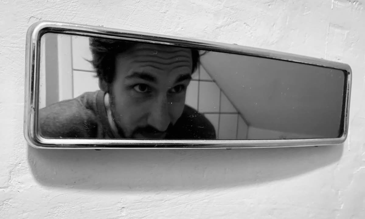 Portrait de liut dans un miroir