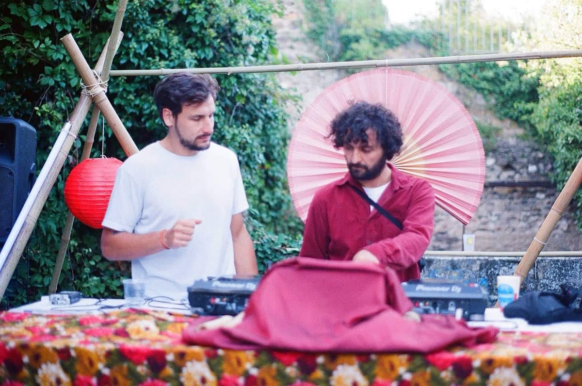 Stepanov et liut en DJ set en plein air