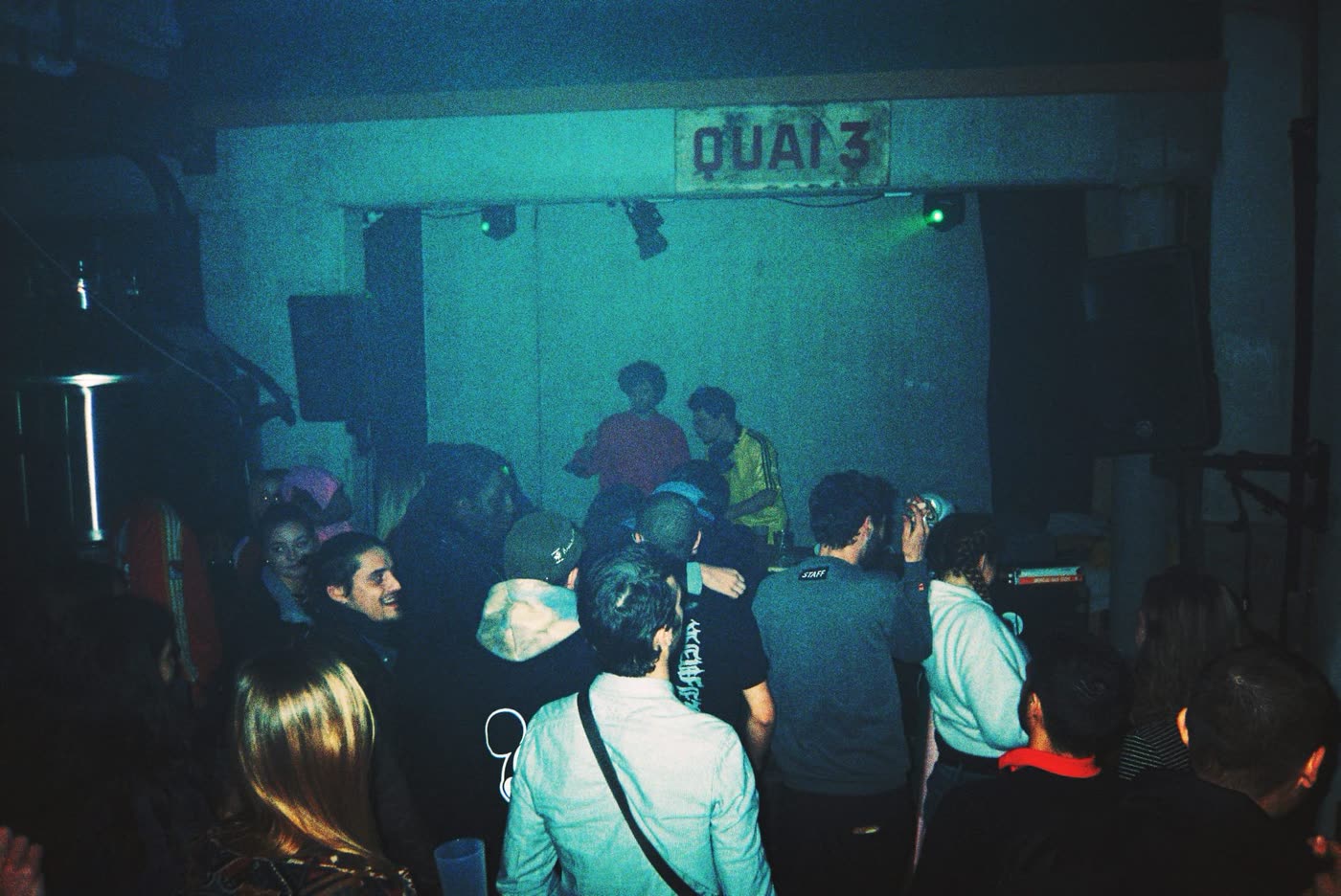 Soirée au Quai 3, public sur le dancefloor