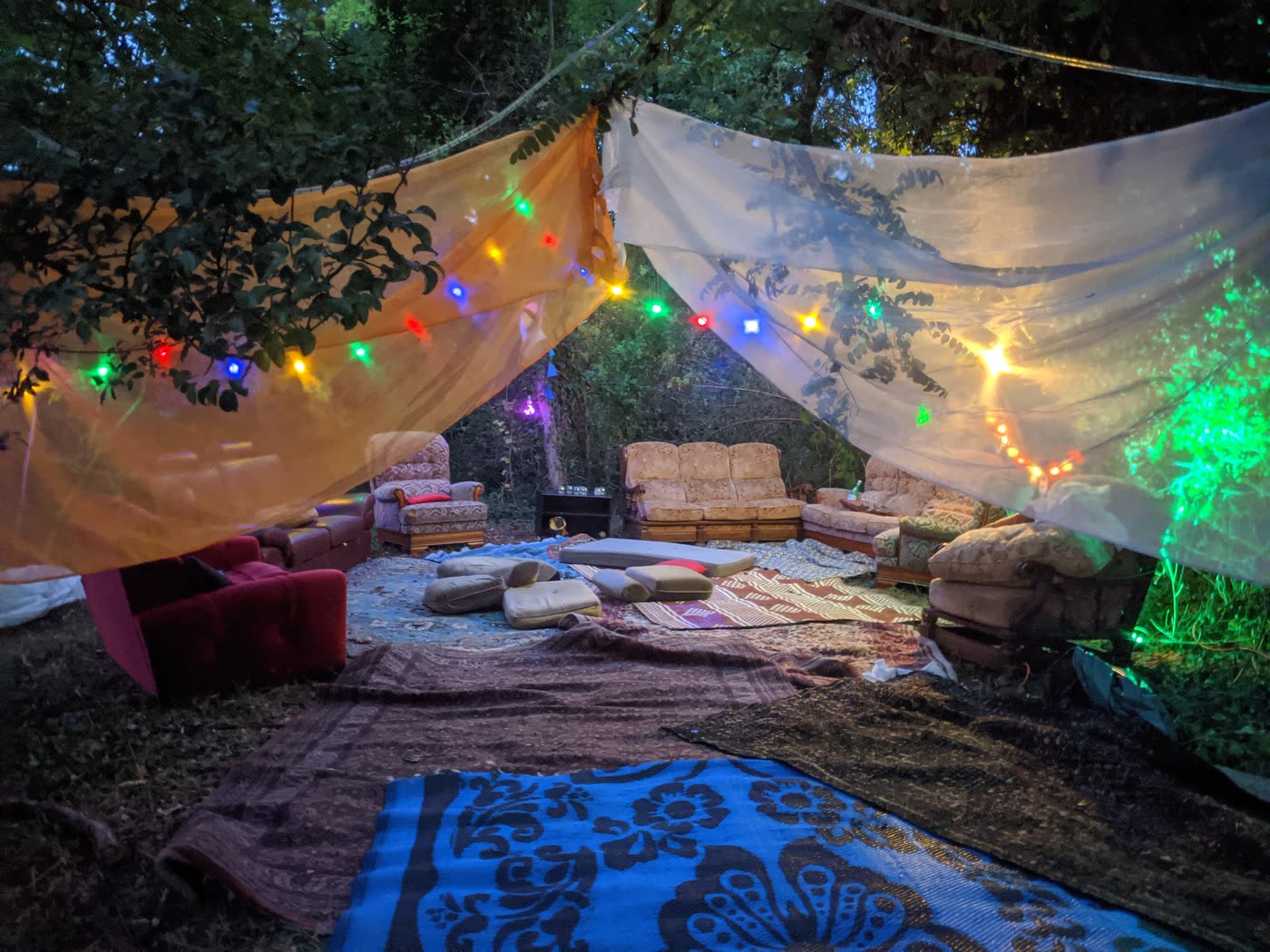Zone chill, fête aux Péris, août 2020